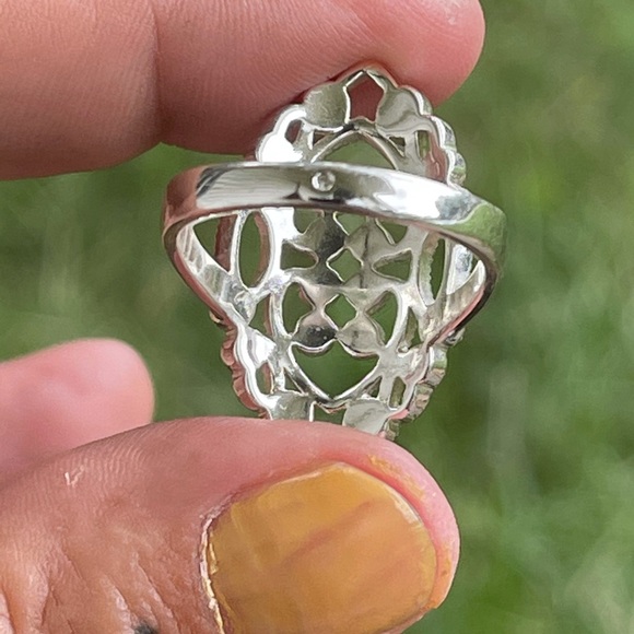 Silver Filigree Clear Crystal Cocktail Ring EUC Size 10 Silver Toned - Picture 5 of 8